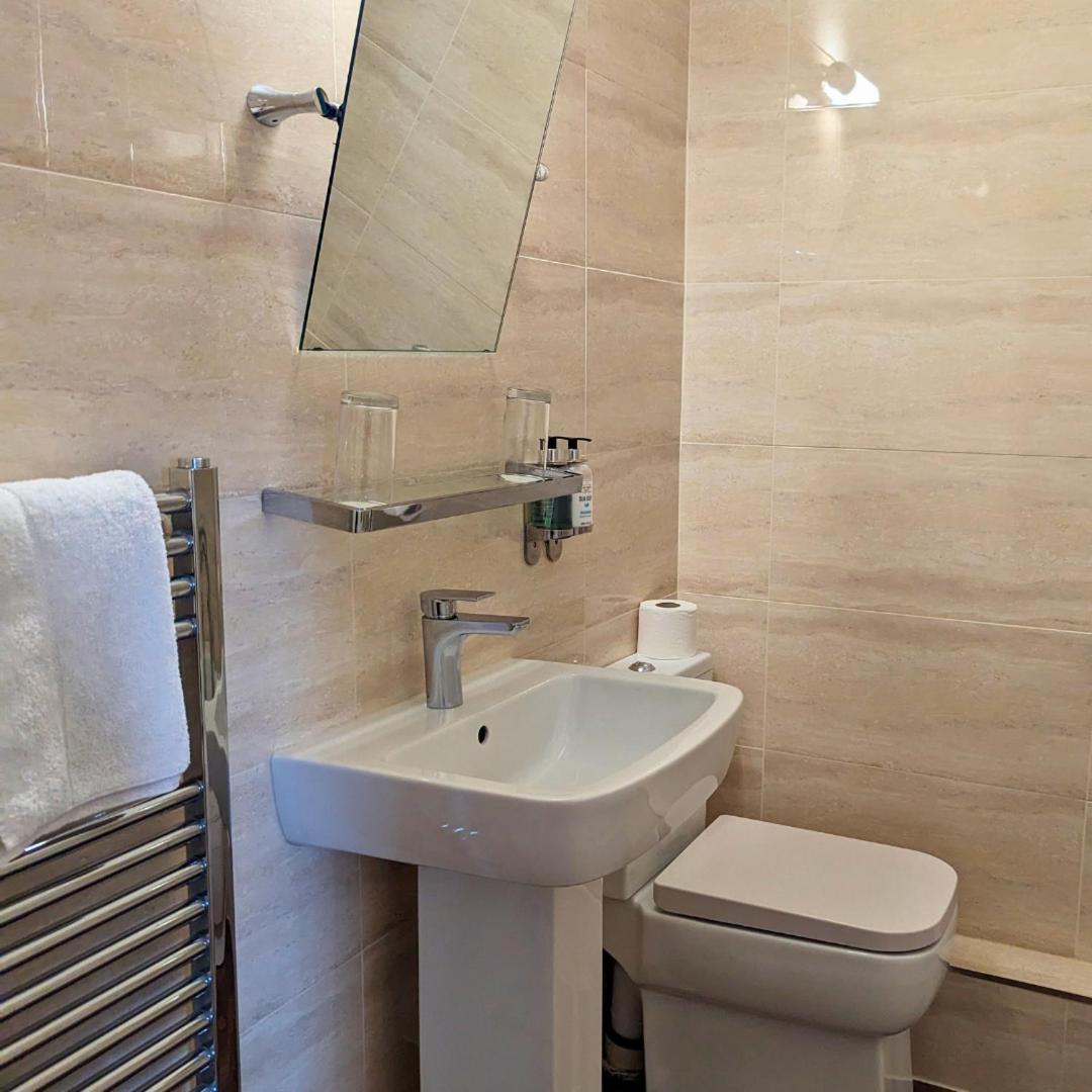 Shaw Hill Golf And Country Club Hotel 3*