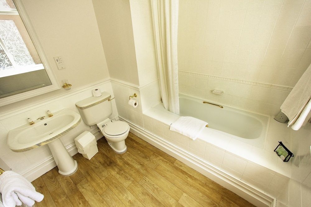 Shaw Hill Golf And Country Club Hotel 3*
