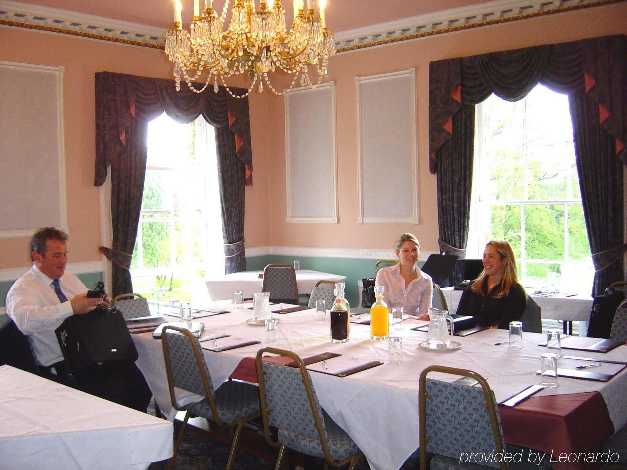 Shaw Hill Golf And Country Club Hotel 3*