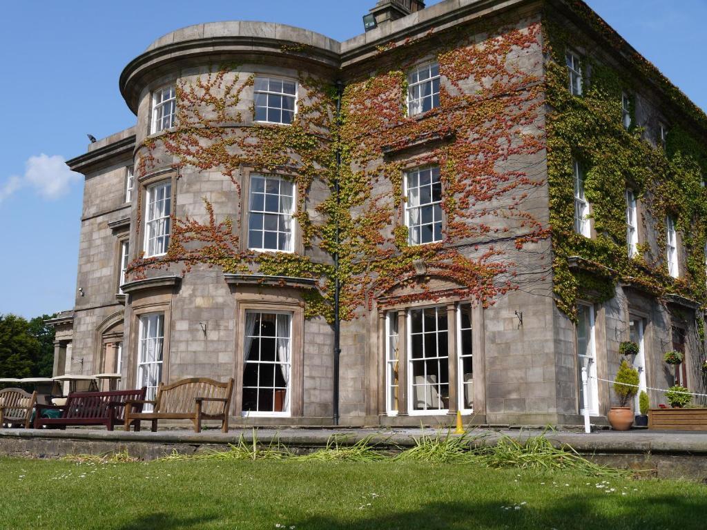 Shaw Hill Golf And Country Club Hotel 3*